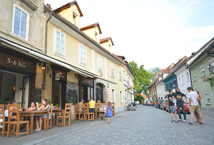 mid-priced-ljubljana-restaurants-5-6-kg-cobbled-old-town 5-6 Kg Ljubljana, cobbled street of Old Town