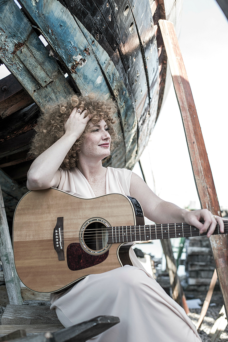 Donna Marina Martensson, singer and multi-instrumentalist