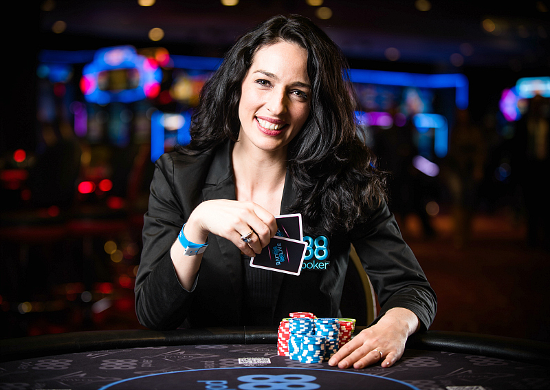 kara-scott-poker-aspers-casino Kara Scott plays poker in Aspers Casino, London